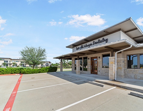 Wright Naeger Dentistry office viewed from the outside